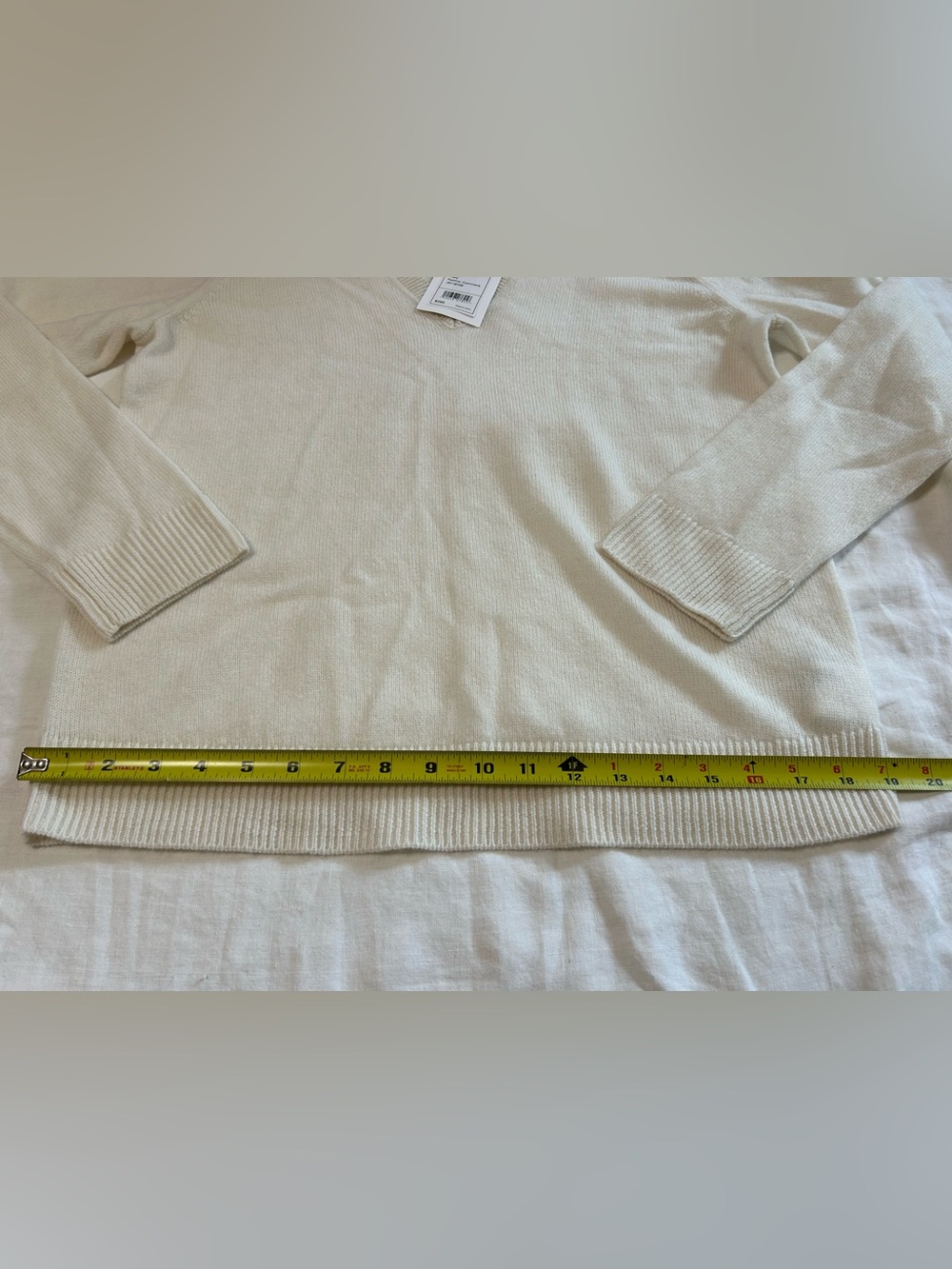 Theory Featherweight Cashmere Ivory Cream V-Neck Sweater - Picture 4 of 5